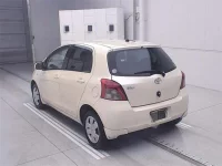 Toyota VITZ лот № 70212 оценка R  с аукциона в Японии 1