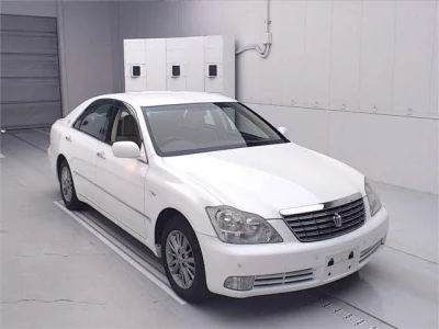Toyota CROWN  с аукциона в Японии