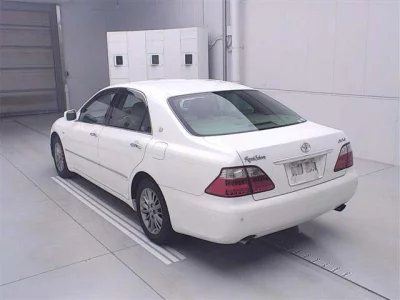 Toyota CROWN  с аукциона в Японии