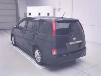 Toyota ISIS лот № 10055 оценка R  с аукциона в Японии 1