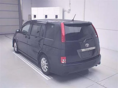 Toyota ISIS  с аукциона в Японии