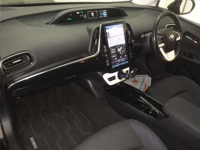 Toyota PRIUS PHV  с аукциона в Японии