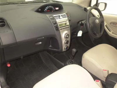 Toyota VITZ  с аукциона в Японии