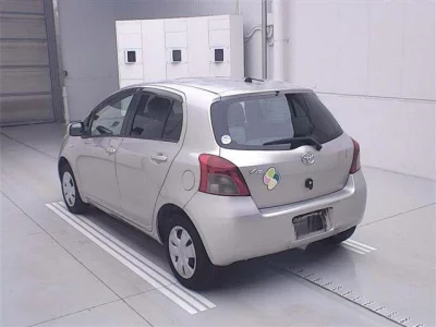 Toyota VITZ  с аукциона в Японии