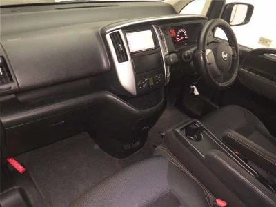 Nissan SERENA  с аукциона в Японии