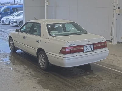 Toyota CROWN  с аукциона в Японии