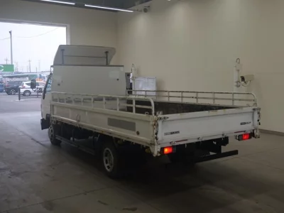 Toyota DYNA  с аукциона в Японии