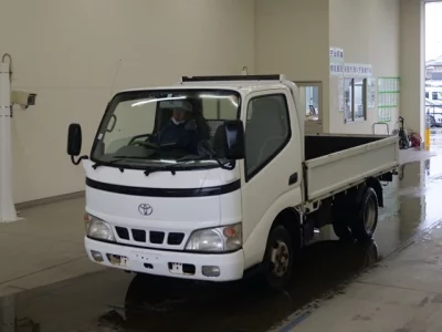 Toyota DYNA  с аукциона в Японии