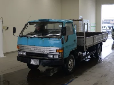 Toyota DYNA  с аукциона в Японии