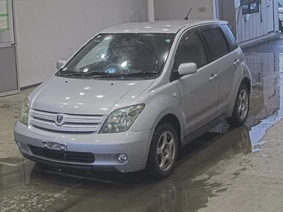 Toyota IST  с аукциона в Японии