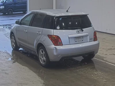 Toyota IST  с аукциона в Японии