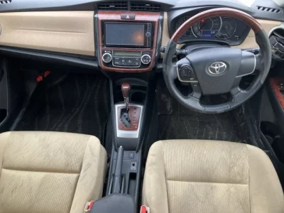 Toyota COROLLA AXIO  с аукциона в Японии