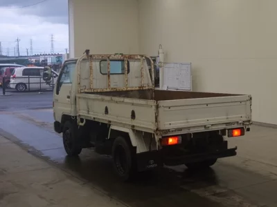 Toyota DYNA  с аукциона в Японии