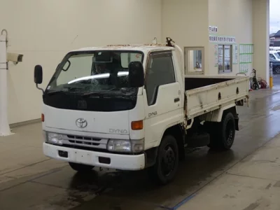 Toyota DYNA  с аукциона в Японии