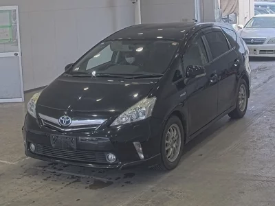 Toyota PRIUS ALPHA  с аукциона в Японии