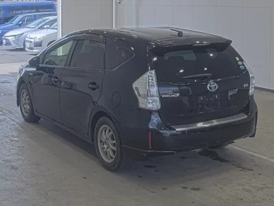 Toyota PRIUS ALPHA  с аукциона в Японии