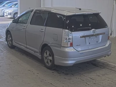 Toyota WISH  с аукциона в Японии