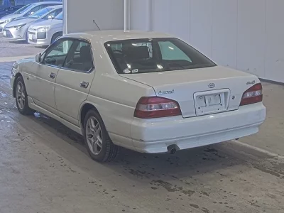 Nissan LAUREL  с аукциона в Японии