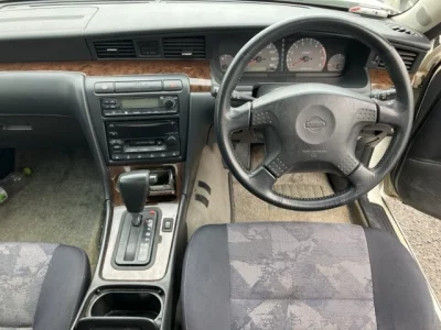 Nissan LAUREL  с аукциона в Японии