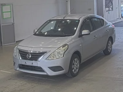 Nissan TIIDA LATIO  с аукциона в Японии