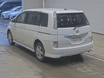 Toyota ISIS  с аукциона в Японии