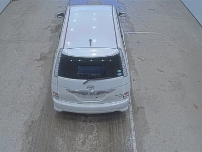 Toyota ISIS  с аукциона в Японии