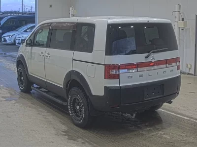 Mitsubishi Delica D:5
