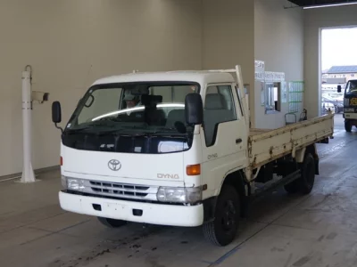 Toyota DYNA  с аукциона в Японии