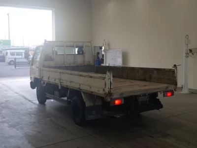 Toyota DYNA  с аукциона в Японии