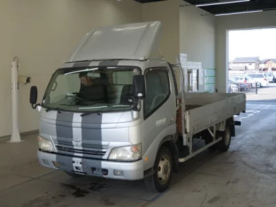 Toyota DYNA  с аукциона в Японии