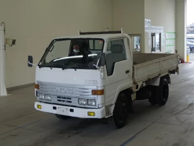 Toyota DYNA  с аукциона в Японии