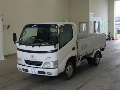 Toyota DYNA  с аукциона в Японии