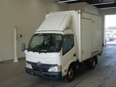 Toyota DYNA  с аукциона в Японии