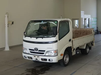 Toyota DYNA  с аукциона в Японии
