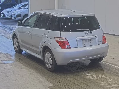 Toyota IST  с аукциона в Японии