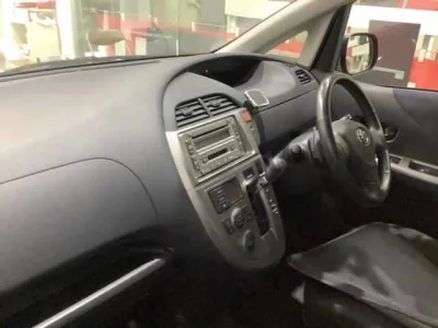 Toyota RACTIS  с аукциона в Японии