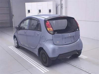 Mitsubishi i
