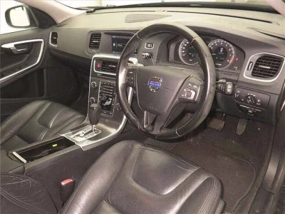 Volvo V60  с аукциона в Японии