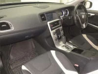 Volvo S60 лот № 60309 оценка 4  с аукциона в Японии 3