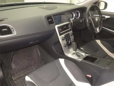 Volvo S60  с аукциона в Японии