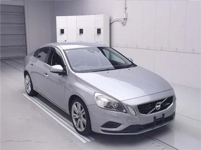 Volvo S60  с аукциона в Японии