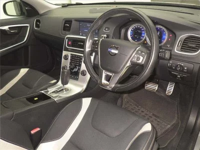 Volvo S60  с аукциона в Японии