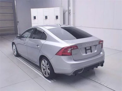 Volvo S60  с аукциона в Японии