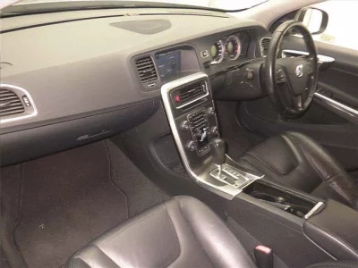 Volvo V60  с аукциона в Японии