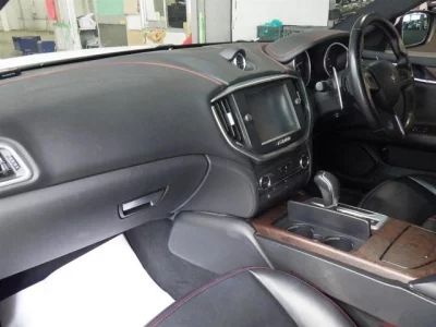 Maserati GHIBLI  с аукциона в Японии