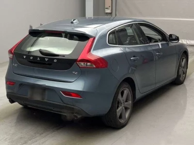 Volvo V40  с аукциона в Японии