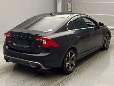 Volvo S60  с аукциона в Японии