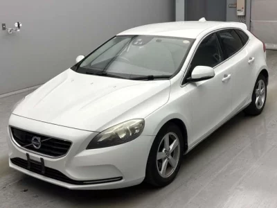 Volvo V40  с аукциона в Японии