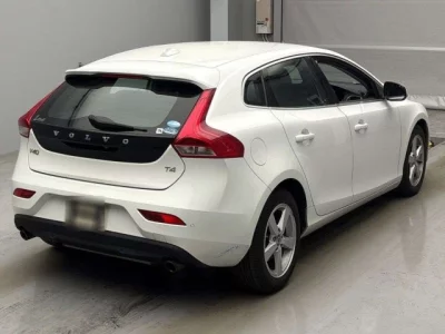 Volvo V40  с аукциона в Японии