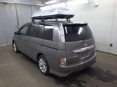 Toyota ISIS  с аукциона в Японии